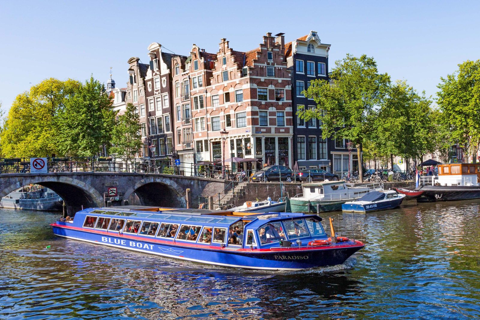 amsterdam boat cruises skyline