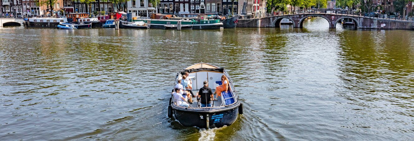 small boat canal tour amsterdam