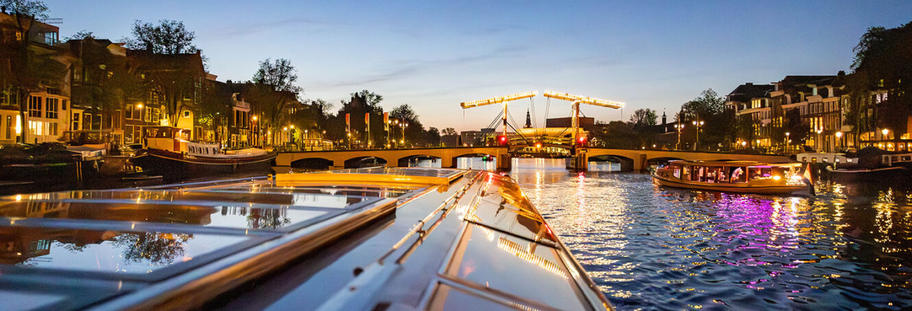 canal cruise amsterdam leidseplein