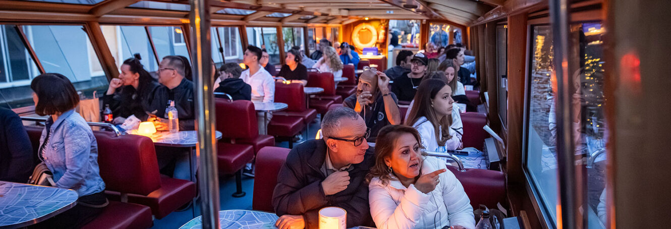 amsterdam canal cruise hours